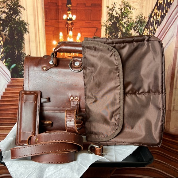 Vintage Saddleback Leather Authentic Bag, brown, will last forever. Great! - Picture 5 of 15